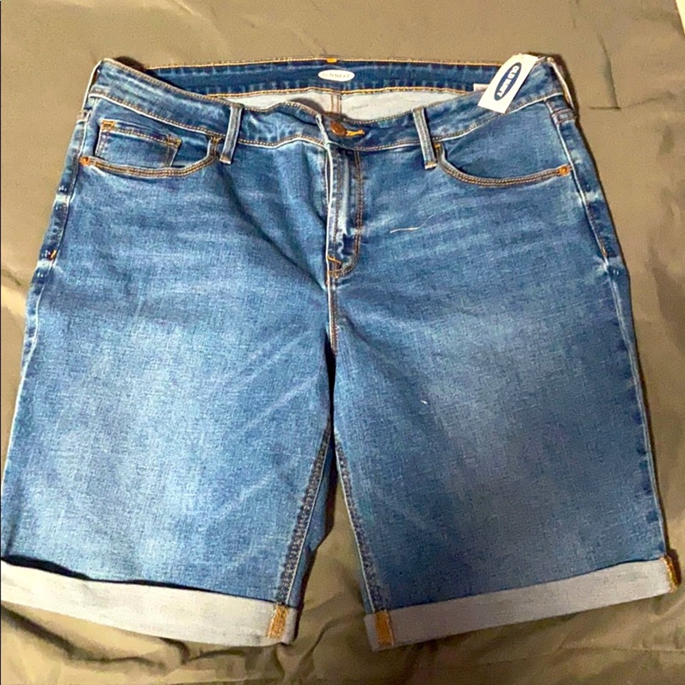 Old navy Bermuda Shorts 9’ inseam